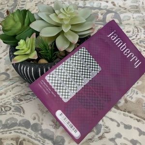 Jamberry Nail Wrap- Black & White Check